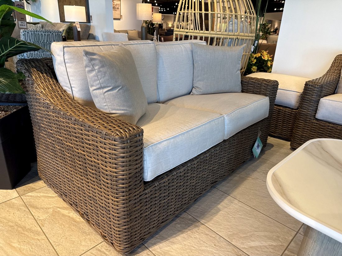 Miramar Loveseat